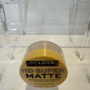 Revolution Relove HD Super Matte Powder in Yellow